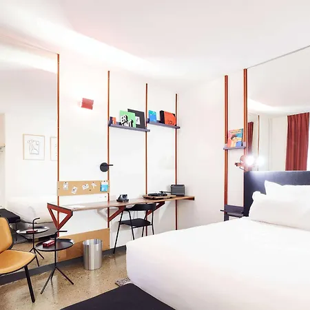 French Theory Hotel Parigi