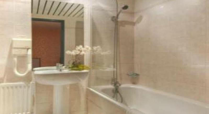 French Theory Hotel 3*